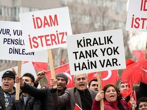 Turkish protestors chant slogans against the 47 suspects whose trial for plotting to assassinate President Recep Tayyip Erdogan starts February 20th, 2017. (AFP/File) 