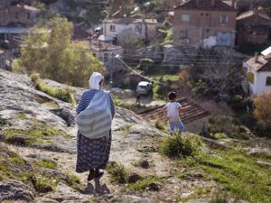 A Turkish woman and her grandson walk down the hill to their village near Bafa Lake. (Lindsey Leger)