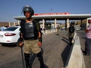Turkish guards and riot police at the Turkish-Syrian border. (AFP/Adem Altan)