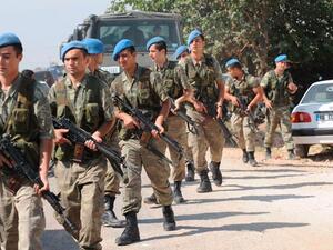 Turkish soldiers take positions near the border town of Akcakale after Syrian shelling killed five civilians.  (AFP/Getty Images/Bulent Kilic)