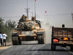 A Turkish tank heads towards the Syria border at the beginning of Operation Euphrates Shield. (AFP/File)
