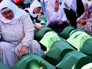 Bosnian Muslim women offers prayers near the caskets of 71 victims of the 1995 Srebrenica massacre. (AFP/ File)