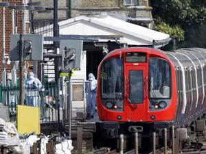 Police forensics officers works alongside an underground tube train at a platform at Parsons Green underground tube station in west London on September 15, 2017. (Adrian Dennis/AFP)