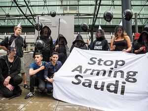 Anti-arms trade campaigners protest in London (Wikimedia Commons)