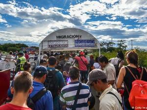 Venezuelans wait to cross into Colombia. (AFP/ File Photo)