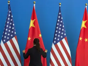 US Secretary of State Rex Tillerson (L) shakes hands with his Chinese counterpart Wang Yi after arriving in Chinese capital of Beijing on March 18, 2017. (AFP/ File)