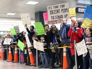 Protesters demonstrate against US President Donald Trump's travel ban at Washington's Dulles International Airport on January 29, 2017, in Sterling, Virginia. (AFP/Thomas Watkins)
