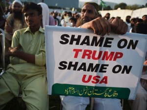Supporters of the Pakistan Defense Council, an alliance of hardline Islamist religious leaders and politicians, gather during an anti-U.S protest in Islamabad on August 27, 2017. | AFP