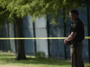 An Alexandria police officer stands near the crime scene of an early morning shooting in Alexandria, Virginia, June 14, 2017. (Brendan Smialowski/AFP)