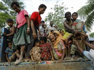 Rohingya refugees from Myanmar's Rakhine state prepare to leave for a refugee camp in Bangladesh. (AFP/ File)