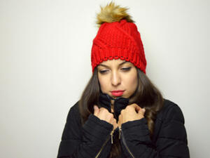 درجات الحرارة المنخفضة تعرض الأطراف للبرودة أكثر من باقي أجزاء الجسم (shutterstock.com)