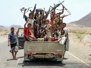Yemeni fighters loyal to the Saudi-backed Yemeni government near Hodeidah. (AFP/ File Photo)
