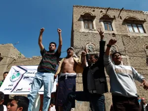 قتلى مدنيون بقصف حوثي على سوق شعبي بتعز
