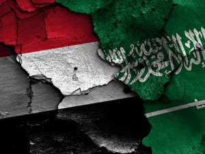 Experts say the pipeline would allow the kingdom not to be constrained to the Strait of Hormuz or the Bab el-Mandeb Strait, both strategic choke points that affect its current oil shipping routes. (Shutterstock)