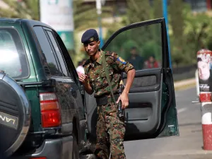 هيومن رايتس ووتش تطالب بمناقشة "جرائم الحرب" في محادثات السلام اليمنية