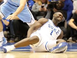 ويليامسون يسقط أرضاً بعد تمزق حذائه بشكلٍ غير مسبوق