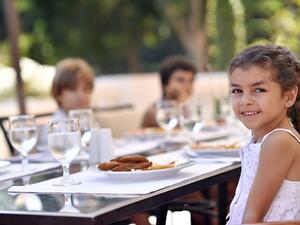 لكل من يعتزم الحجز في الفندق خلال الفترة بين 24 و 30 يونيو 2017 تذكرتين مجانيتين لمدينة "دبي باركس آند ريزورتس" للملاهي.