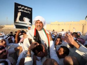 النائب المعارض مسلم البراك خلال مسيرة كرامة وطن/أ.ف.ب