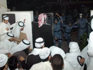 الشرطة الكويتية تهاجم نوابا من المعارضة
