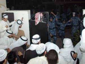 الشرطة الكويتية تهاجم نواب من المعارضة في 8 كانون الاول/ديسمبر 2010