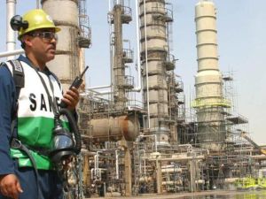 نحو ألفي عامل من عمال الشركات النفطية المختلفة دخلوا في إضراب شامل 