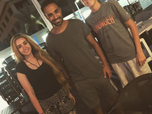 أحمد فهمي، هنا الزاهد