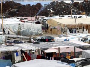 خيام داخل مخيم عشوائي للاجئين السوريين في قرية بار إلياس في وادي البقاع في لبنان 
