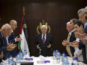 عباس يشعل الساحة السياسية بمحاولة التعديل في منظمة التحرير 