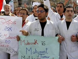 Egyptian doctors and medical students join the anti-government demonstration at Tahrir Square on February 10, 2011 (AFP/Mohammed Abed)