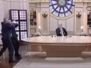 تبادل الطرفان الاتهامات بالكذب قبل أن يقوما بتبادل اللكمات
