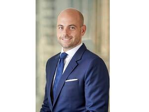 جوليان بونافوس, نائب رئيس المبيعات