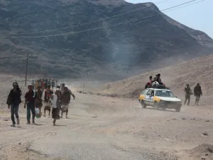  هجوم انتحاري بسيارة ملغومة استهدف حاجزا للقوات الموالية للحكومة اليمنية