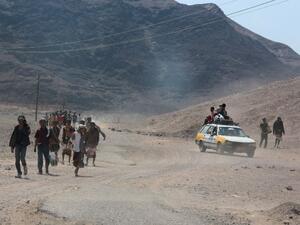 Yemeni conscripts leave after a suicide bomber killed at least 14 people at the Ras Abbas military camp in the west of the southern city of Aden on February 17, 2016. (AFP/Saleh al-Obeidi)