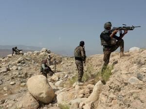 Afghan security forces at their positions during clashes with Daesh militants in the Kot district of eastern Nangarhar province on June 26, 2016. (AFP/Noorullah Shirzada)