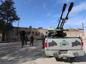 قوة مقاتلة من المعارضة السورية امام سجن في محافظة الحسكة 
