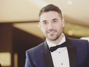 Ahmed Ezz tried to stay clear from Angham's eyesight during her concert in Egypt this week. (Facebook)