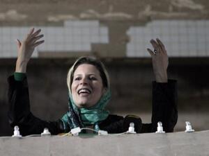 طعنت عائشة ابنة القذافي، التي تعيش في سلطنة عُمان مع أسرتها، على قرار الحظر