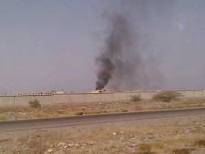 مقاتلات التحالف تهاجم قاعدة العند الجوية قرب عدن باليمن
