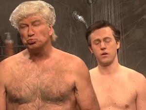 اليك بالدوين من مشهد تمثيلي ساخر في برنامج SNL