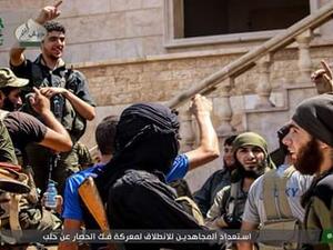 شخصين قتلا وأصيب11 آخرين بجروح نتيجة سقوط قذيفة صاروخية على حي صلاح الدين