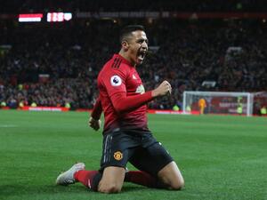 سانشيز ينقذ مانشستر يونايتد ومدربه مورينيو