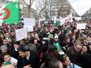 الجزائر تريد إمساك عصا الجهود الدبلوماسية من الوسط،