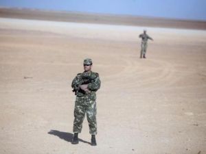 جنديان من الجيش الجزائري
