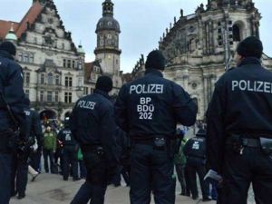 طالب لجوء مصري يصيب 4 أشخاص في عملية طعن بسكين غربي ألمانيا