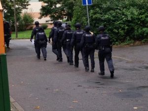 العملية الأمنية "تحت السيطرة" والمواطنين ظلوا هادئين ولا جود لأي "اضطرابات" في المدينة