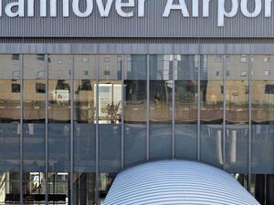 إعادة فتح مطار هانوفر بعد اعتقال شخص اقتحم منطقة الطائرات بسيارة