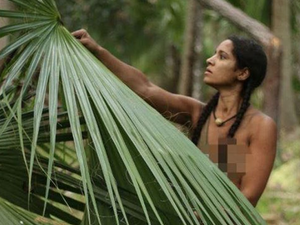 أمل الياسري أول مسلمة تشارك في برنامج "عراة وخائفون"