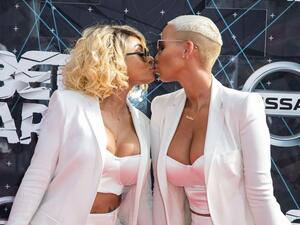 أمبر روز وبلاك شاينا