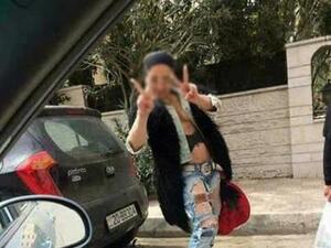 رجل بحملات صدر نسائية يجوب عمان