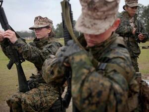 تعليقات تحرض على الاعتداء الجنسي والاغتصاب 